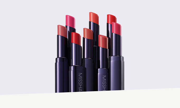 은은한 광채로 빛나는 홀리데이 메이크업